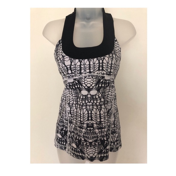 EUC! LULULEMON BLACK & WHITE ABSTRACT DESIGN TANK - Picture 1 of 6